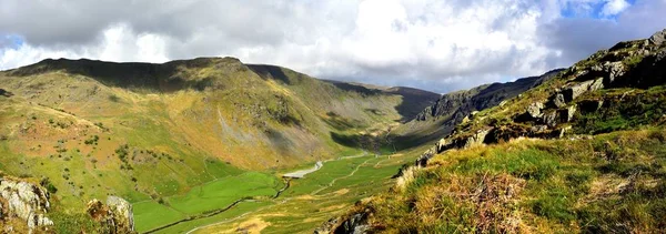 Тіні в долині річки Longsleddale — стокове фото