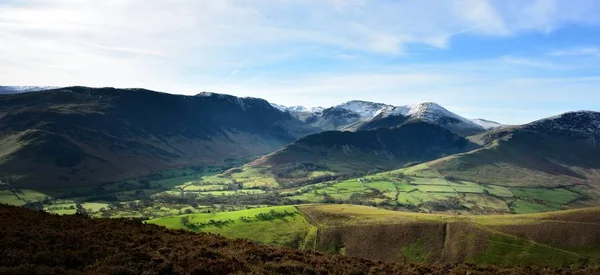 Newlands Vadisi ve dağlar — Stok fotoğraf