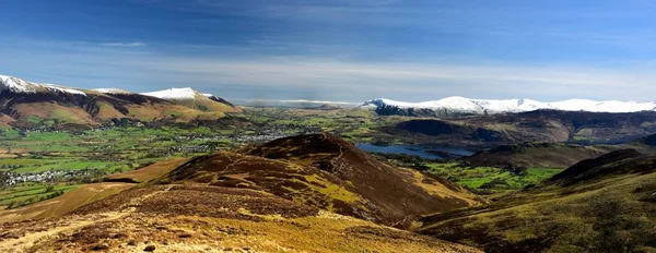 Mirando sobre Keswick a principios de primavera — Foto de Stock