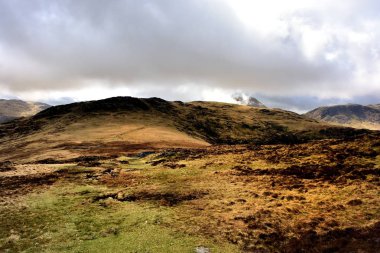 Üzerinde gri Knotts ve Brandeth düşük kara bulutlar