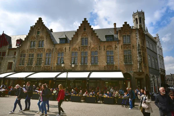 Turistas en la ciudad de Brujas — Foto de Stock