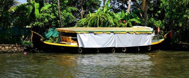 Geleneksel teknenin perdeleri