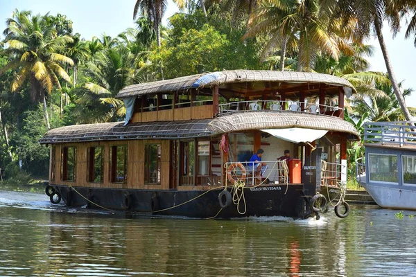 Un viejo barco tradicional Kettu casa de Kerala — Foto de Stock