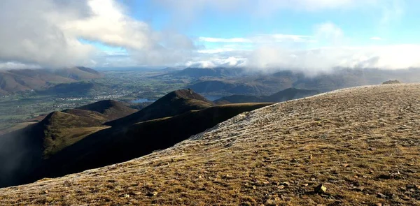 Mróz na szczycie wzgórza Crag — Zdjęcie stockowe