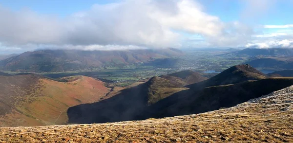 Viewing the Coledale Horseshoe in early winter — Stockfoto