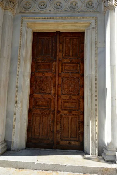 Craved doorway in the Metropolitan Cathedral of Athens in the sunshine — Stock Photo, Image