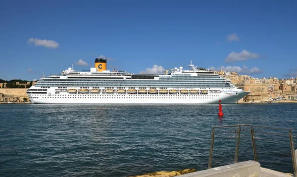 Costa Fascinosa alongside in port of Valletta — Stock Photo, Image