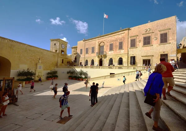 Tourists walking along the steps of The Cathedral of the Assumption — 스톡 사진