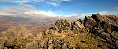 Harter Fell 'in zirvesindeki iskeleler
