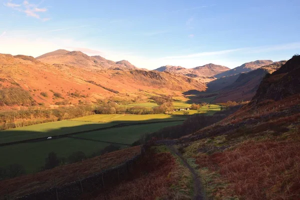 Track down to the green pasture of the Eskdale Valley Stock Picture