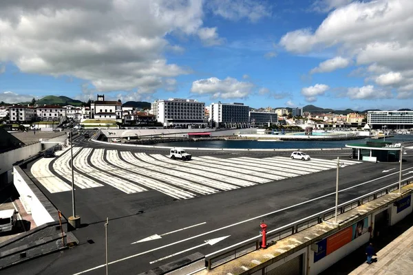 Ponta Delgada Azzorre Aprile 2019 Linee Bianche Che Formano Parcheggio — Foto Stock