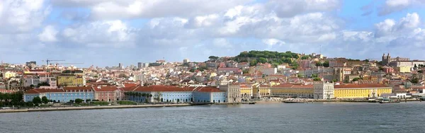 Lissabon Portugal April 201 Toeristen Het Waterfront Square — Stockfoto