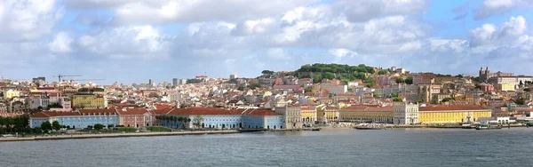 Lisboa Portugal Abril 201 Los Turistas Plaza Del Paseo Marítimo — Foto de Stock