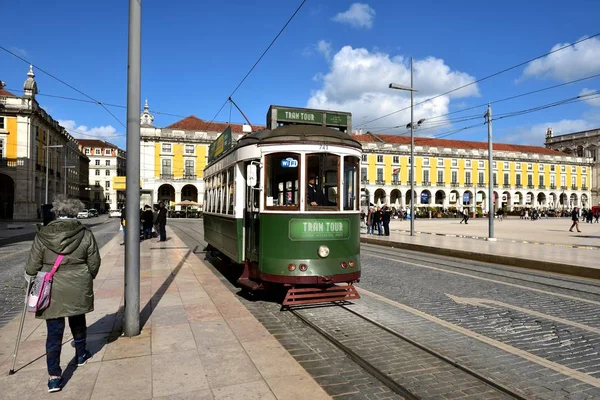 Lisbona Andorra Aprile 2019 Tram Storico Alla Fermata Del Tram — Foto Stock