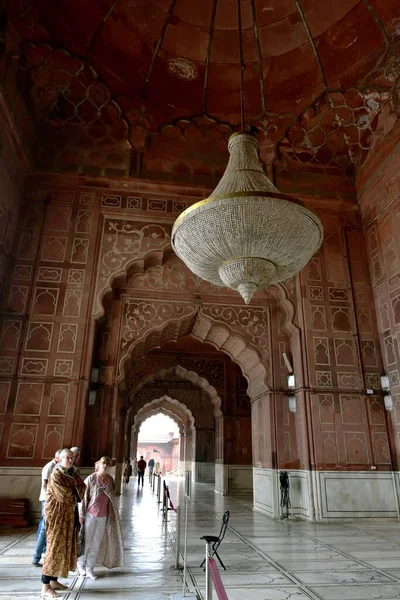 Delhi Índia Novembro 2019 Turistas Entrada Mesquita Jama Masjid — Fotografia de Stock