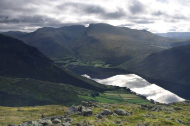 Scafell yamaçlarında gün ışığı parlıyor