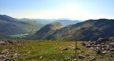 Yewbarrow 'un yamaçlarının sonbahar güneşi