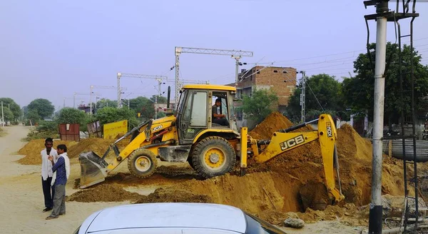 Ranthambhore Ινδία Νοεμβρίου 2019 Κίτρινος Εκσκαφέας Σκάβει Μια Τρύπα — Φωτογραφία Αρχείου