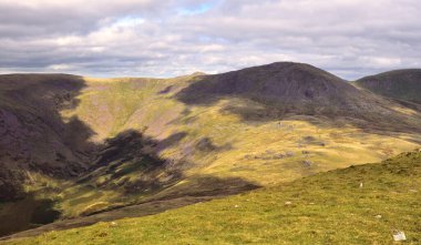 Güneş ışığı ve bulutlar Haycock boyunca sürükleniyor