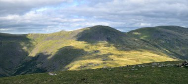 Güneş ışığı ve bulutlar Haycock boyunca sürükleniyor