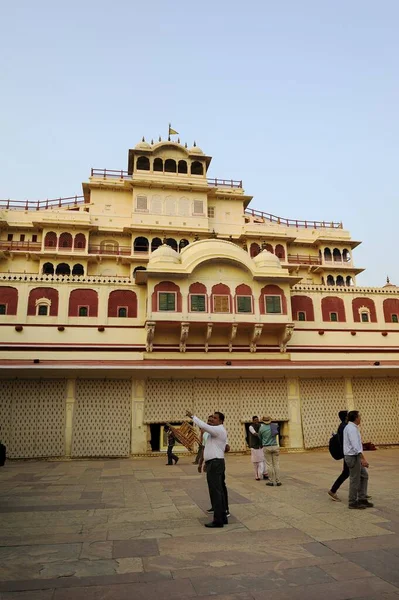 Jaipur Indien November 2019 Touristen Vor Dem Palast Der Stadt — Stockfoto