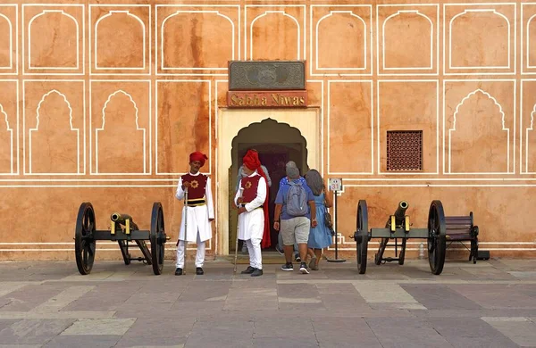 Jaipur Inde Novembre 2019 Des Touristes Entrent Devant Les Gardes — Photo