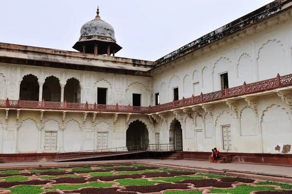 Agra Erőd India 2019 November Turisták Békésen Ülnek Agra Erődben — Stock Fotó