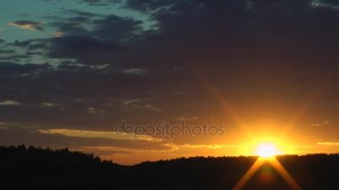 gün batımı, altın güneş ormanı, Siyah bulutlar üzerinde