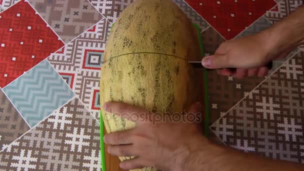 Messer schneidet gelbe Melone Timelaps — Stockvideo