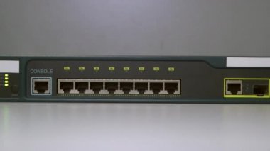 Yükleme, Ethernet anahtarı yanıp sönme renkli LED