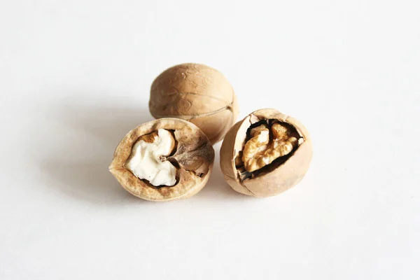 Орехи Белом Столе Продовольственный Фон Копирайтом — стоковое фото