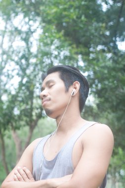 adam dinleme müzik rahatlatıcı