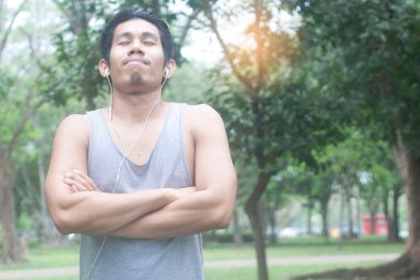 adam dinleme müzik rahatlatıcı