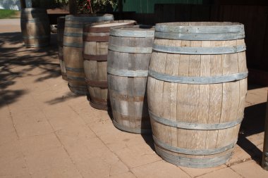 Satır şarap tankları stand açık