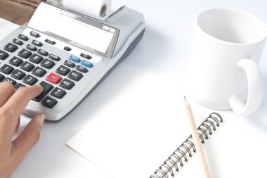 Beyaz arka plan üzerinde muhasebe kavramı