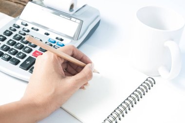 Beyaz arka plan üzerinde muhasebe kavramı