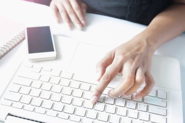 Eller dizüstü smartphone ile kullanma