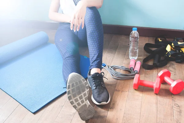 Fitness weiblich entspannend nach Workout, Sport und gesundem Konzept — Stockfoto