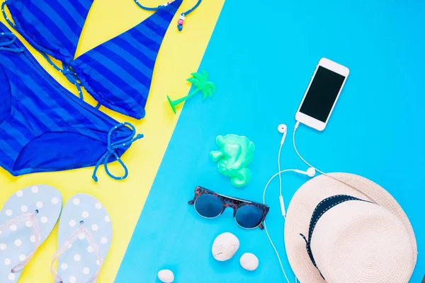 Düz yatıyordu yaratıcı yaz kız ile smartphone için ayarla