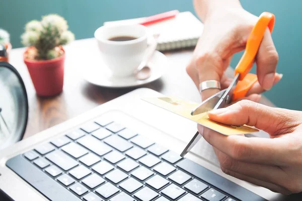 Woman cutting credit card, Online shopping and Financial concept — Stock Photo, Image