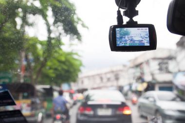 Bangkok, Tayland - 8 Ağustos 2017. Cctv araba kaydedici Bangkok de yol ile arabanın içinde görüntüleyin. Bangkok trafik sıkışıklığı şehridir.