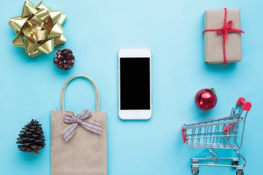 Noel süslemeleri ile akıllı telefon. Noel templat kadar sahte