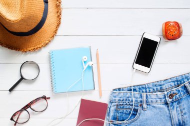 Düz seyahat aksesuarları, akıllı telefon, uygulama sahte cep telefonunuzda yığmak