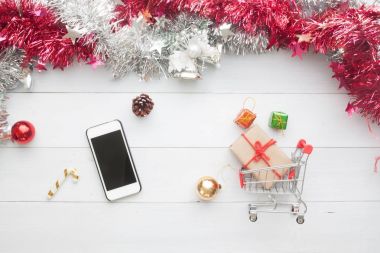 Noel süsler ve hareket eden aygıt, Noel online alışveriş sepeti hediye kutuları yaratıcı düz lay alışveriş