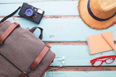 Seyahat aksesuarları, seyahat kavramı tatil öğeler havai görünümü