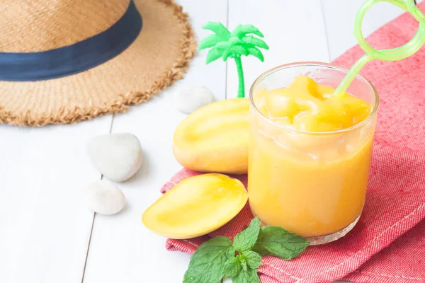 Tropical summer smoothie, Mango smoothie on wooden table, Summer lifestyle concept — Stock Photo, Image