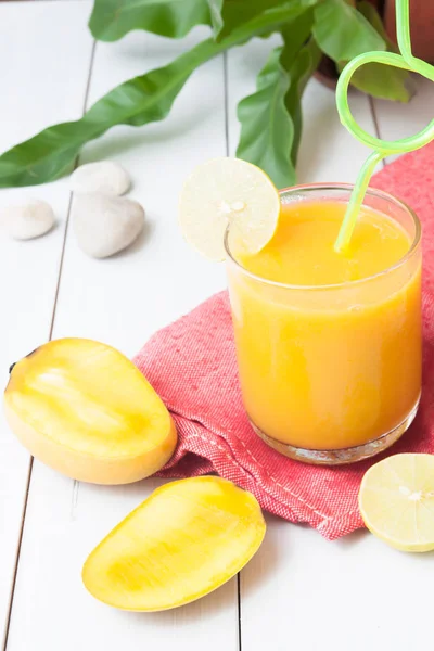 Mango summer smoothie with mango on wooden background, Summer drink, Refreshing concept — Stock Photo, Image