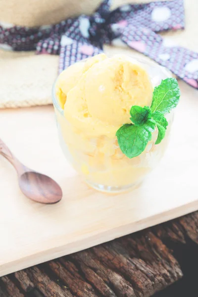 Закрыть манго мороженое, летние каникулы концепции — стоковое фото