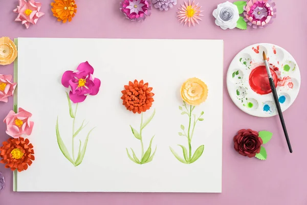 Paper flowers and watercolors — Stock Photo, Image