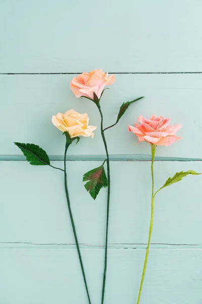 Tres rosas de papel — Foto de Stock